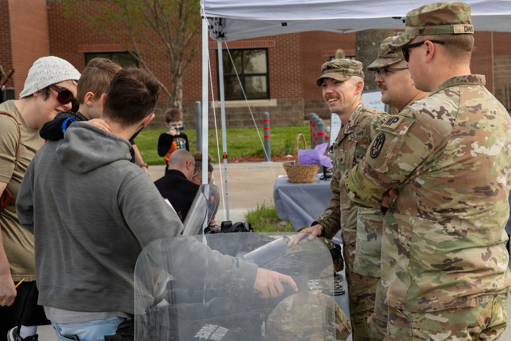Missouri National Guard celebrates military children during family day event