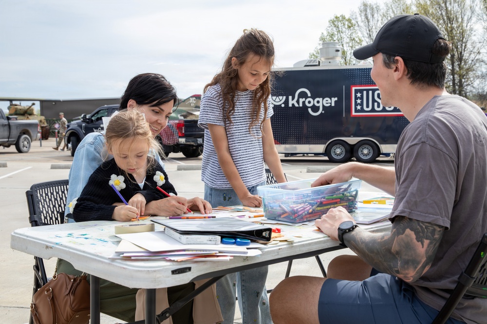 Missouri National Guard celebrates military children during family day event