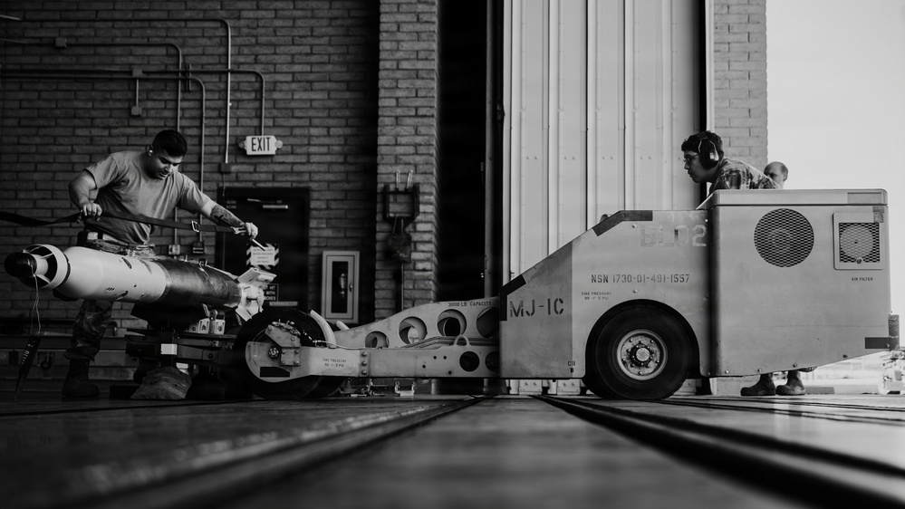 Weapons load competition sharpens readiness at Luke