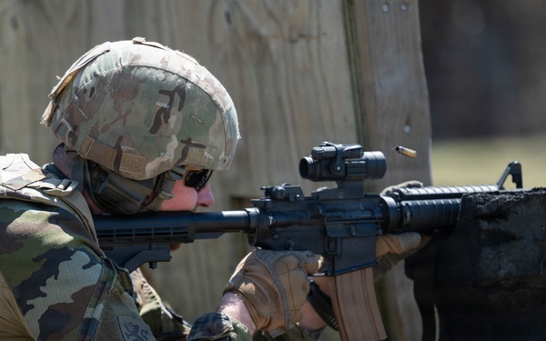 Irish Defence Forces soldiers test skills, build ties during Massachusetts National Guard Best Warrior Competition