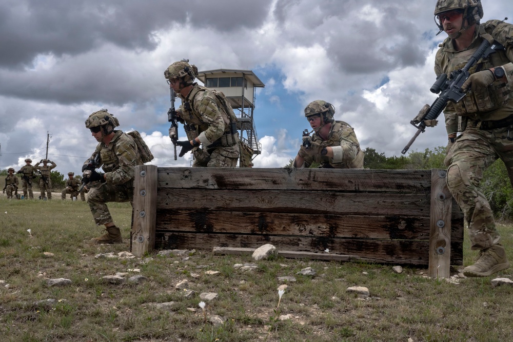TACP Airmen go through bounding training