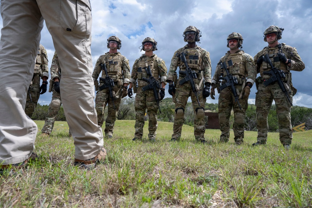 TACP Airmen go through bounding training