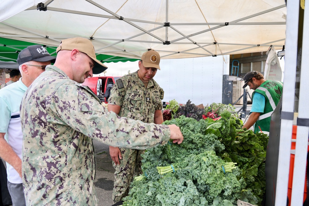 Navy preventive medicine team helps establish 29 Palms Farmers Market at MCAGCC