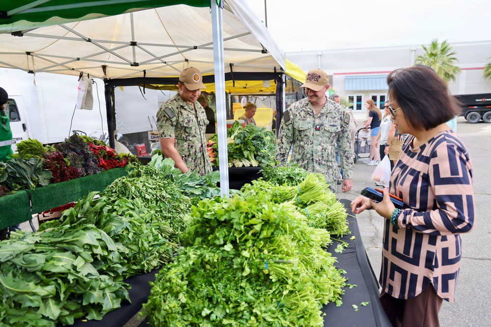 Navy preventive medicine team helps establish 29 Palms Farmers Market at MCAGCC