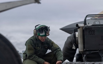 U.S. Marines with VMFA-542 prepare F-35B Lightning II for familiarization flight