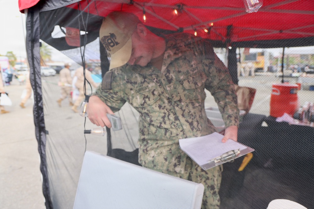 Navy preventive medicine team helps establish 29 Palms Farmers Market at MCAGCC
