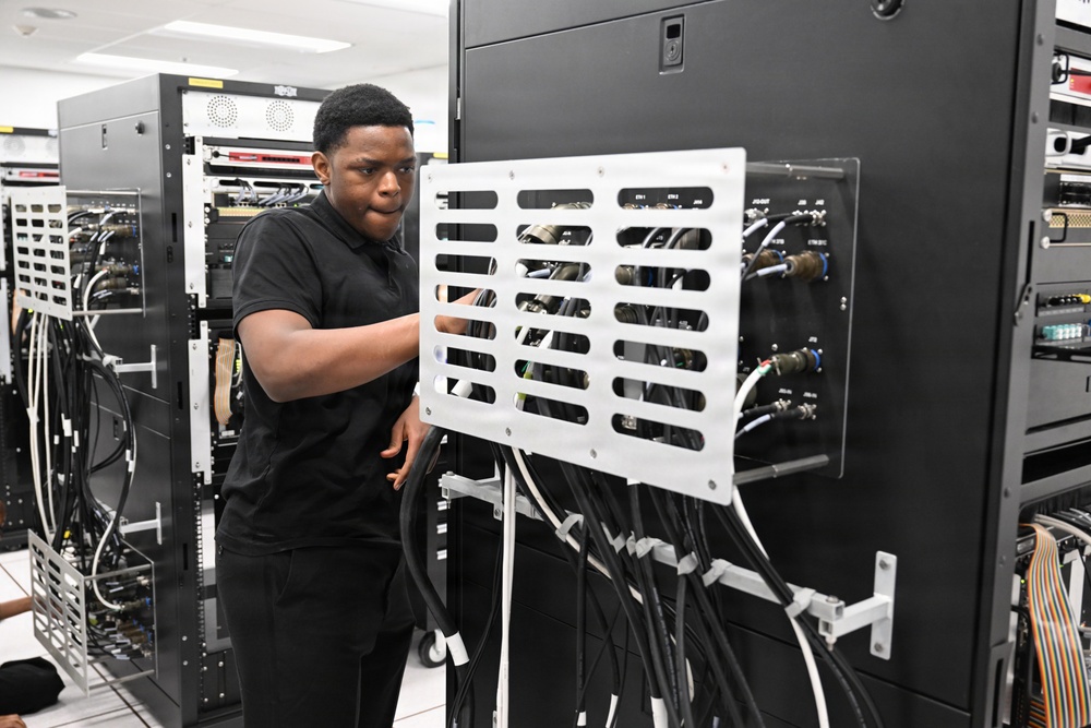 SCSTC ATRC Hosts Students and Instructors from Westlake High School's NJROTC