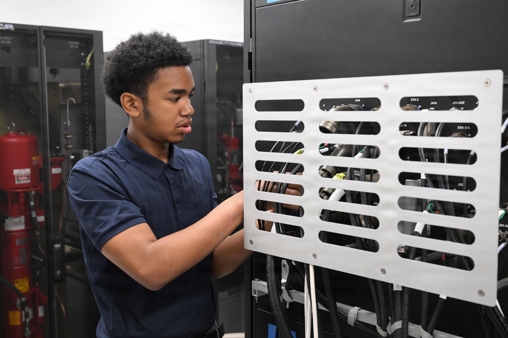 SCSTC ATRC Hosts Students and Instructors from Westlake High School's NJROTC