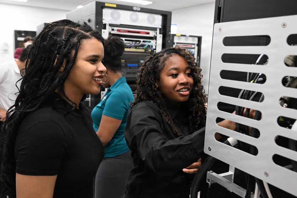 SCSTC ATRC Hosts Students and Instructors from Westlake High School's NJROTC