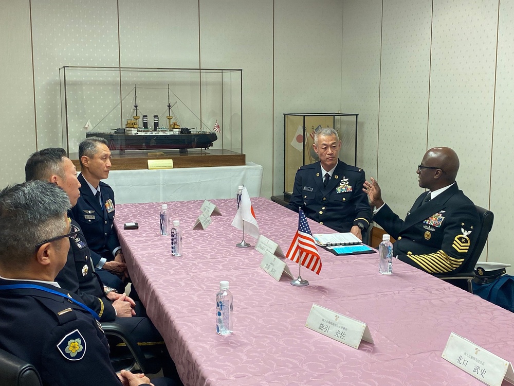 U.S. Pacific Fleet Master Chief Don Davis meets with senior enlisted leaders in Japan