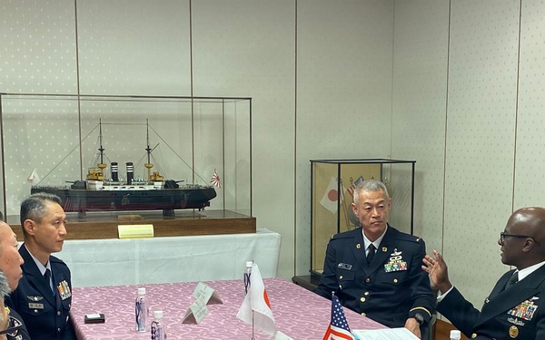 U.S. Pacific Fleet Master Chief Don Davis meets with senior enlisted leaders in Japan