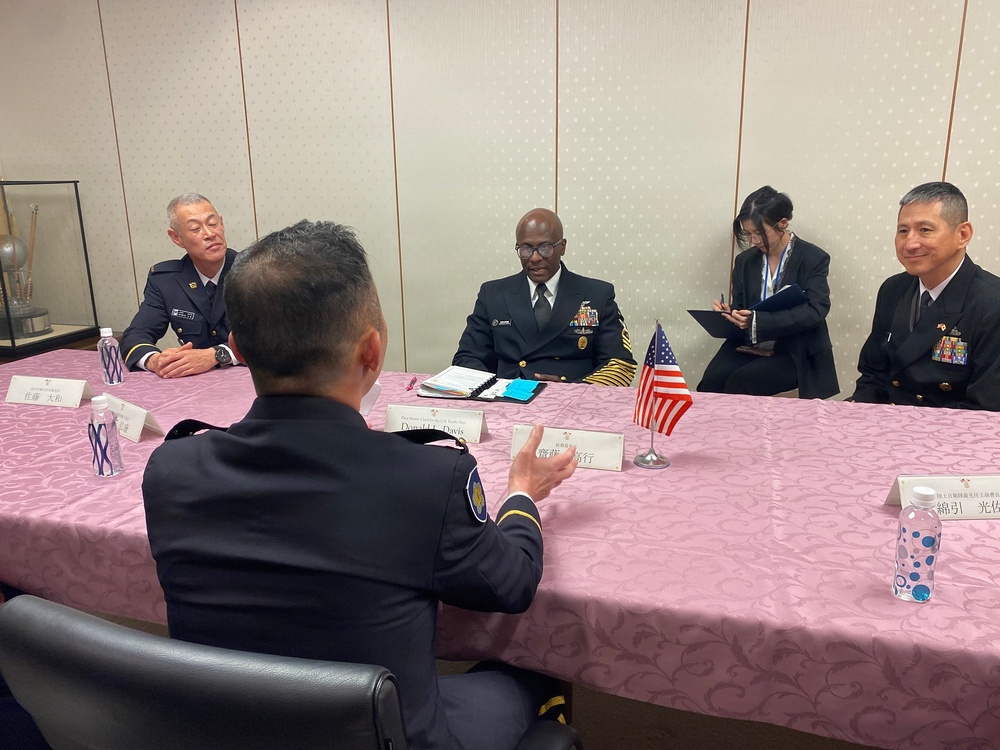 U.S. Pacific Fleet Master Chief Don Davis meets with senior enlisted leaders in Japan