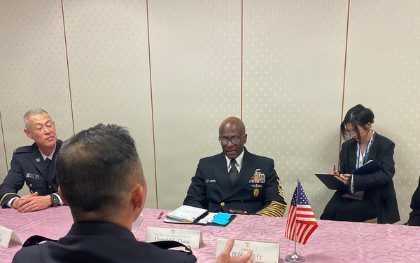 U.S. Pacific Fleet Master Chief Don Davis meets with senior enlisted leaders in Japan