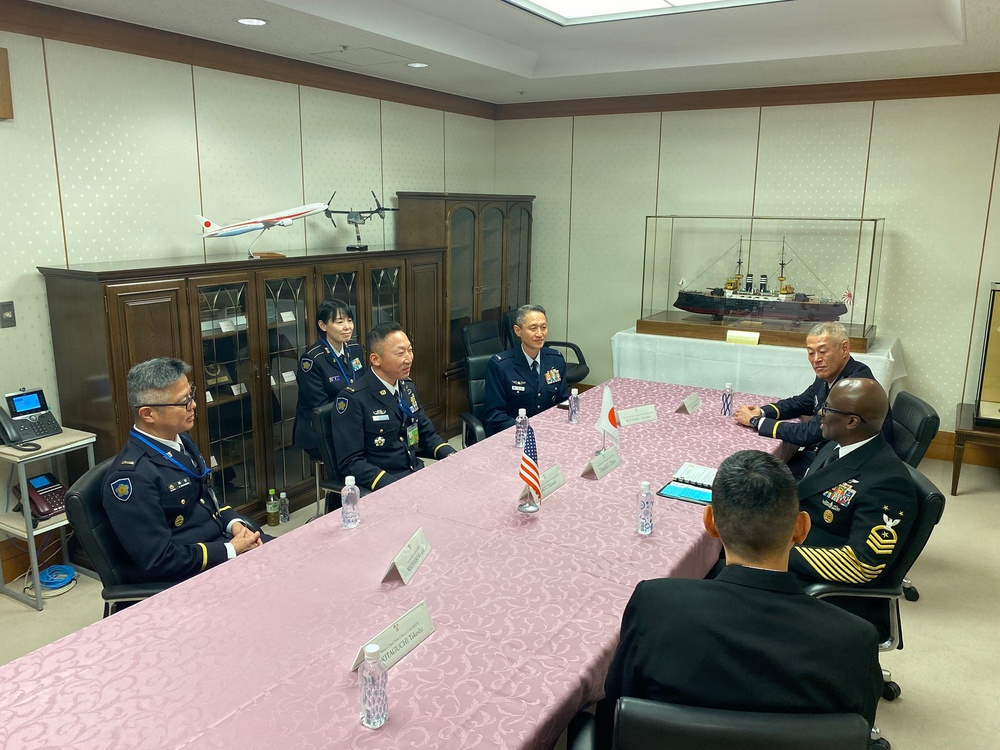 U.S. Pacific Fleet Master Chief Don Davis meets with senior enlisted leaders in Japan