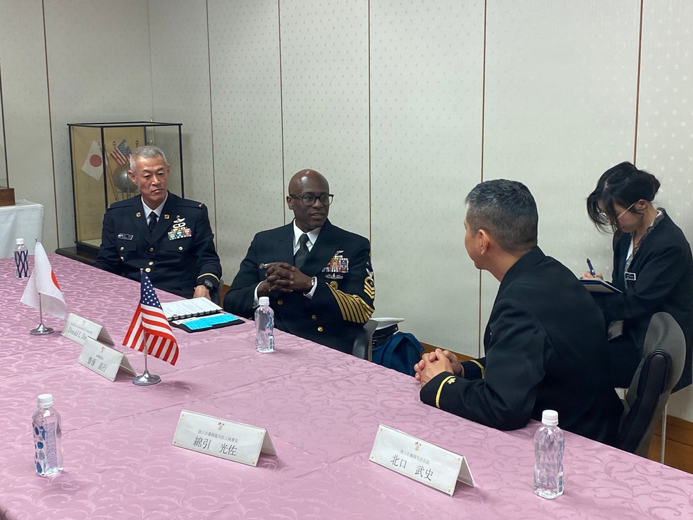 U.S. Pacific Fleet Master Chief Don Davis meets with senior enlisted leaders in Japan
