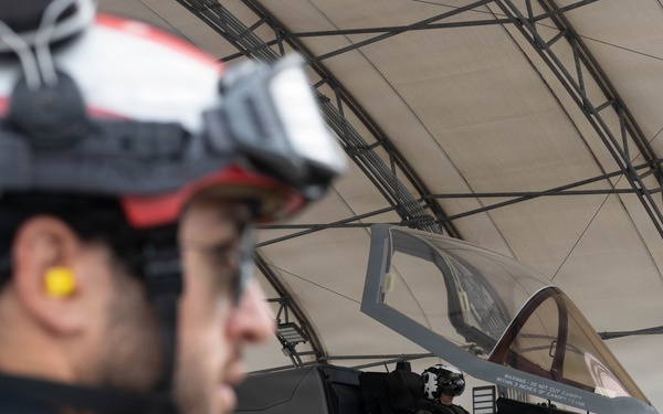 Chase Elliot visits MAG-31