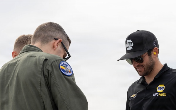 Chase Elliot visits MAG-31