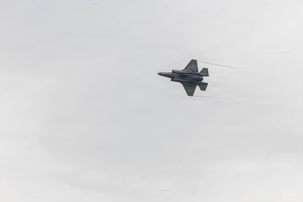 Chase Elliot visits MAG-31