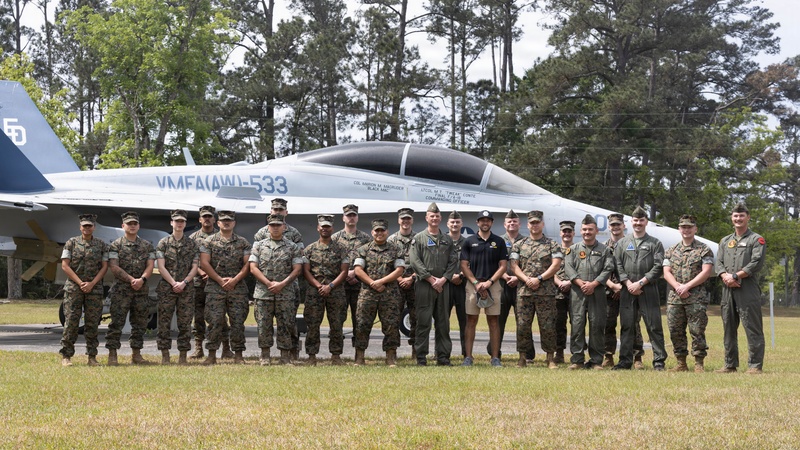 Chase Elliot visits MAG-31