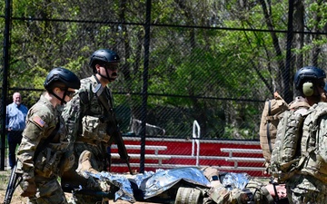 Shaping Future Military Physicians: D.C. Army National Guard Aviation Conducts MEDEVAC Training with Uniformed Services University