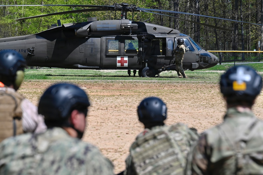 Shaping Future Military Physicians: D.C. Army National Guard Aviation Conducts MEDEVAC Training with Uniformed Services University