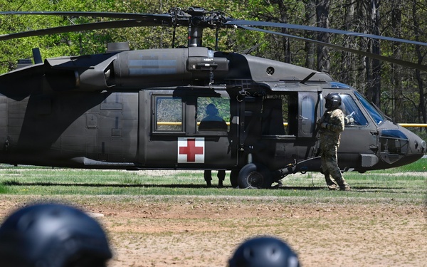 Shaping Future Military Physicians: D.C. Army National Guard Aviation Conducts MEDEVAC Training with Uniformed Services University