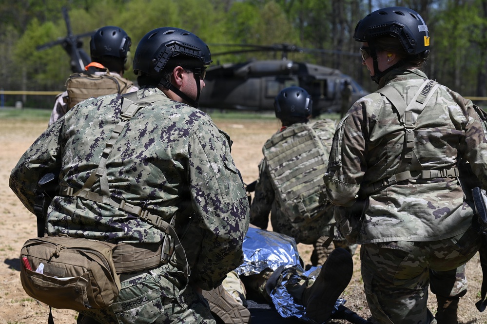 Shaping Future Military Physicians: D.C. Army National Guard Aviation Conducts MEDEVAC Training with Uniformed Services University