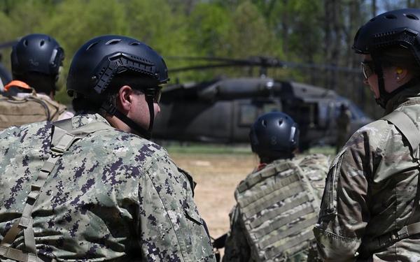 Shaping Future Military Physicians: D.C. Army National Guard Aviation Conducts MEDEVAC Training with Uniformed Services University