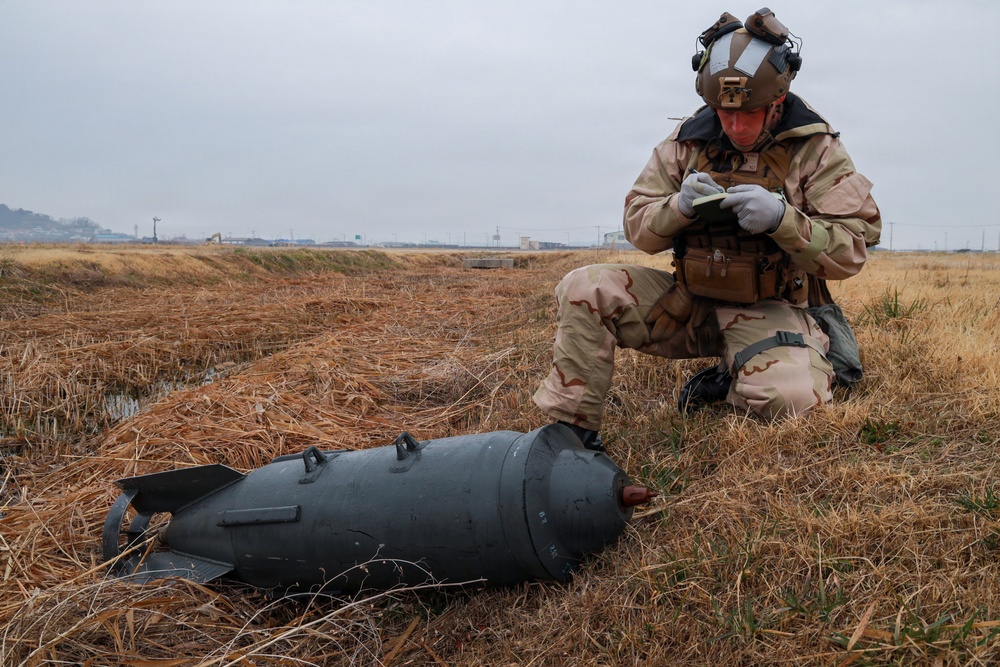 MWSS-174 performs recovery operations after simulated attack at Kunsan Air Base, South Korea