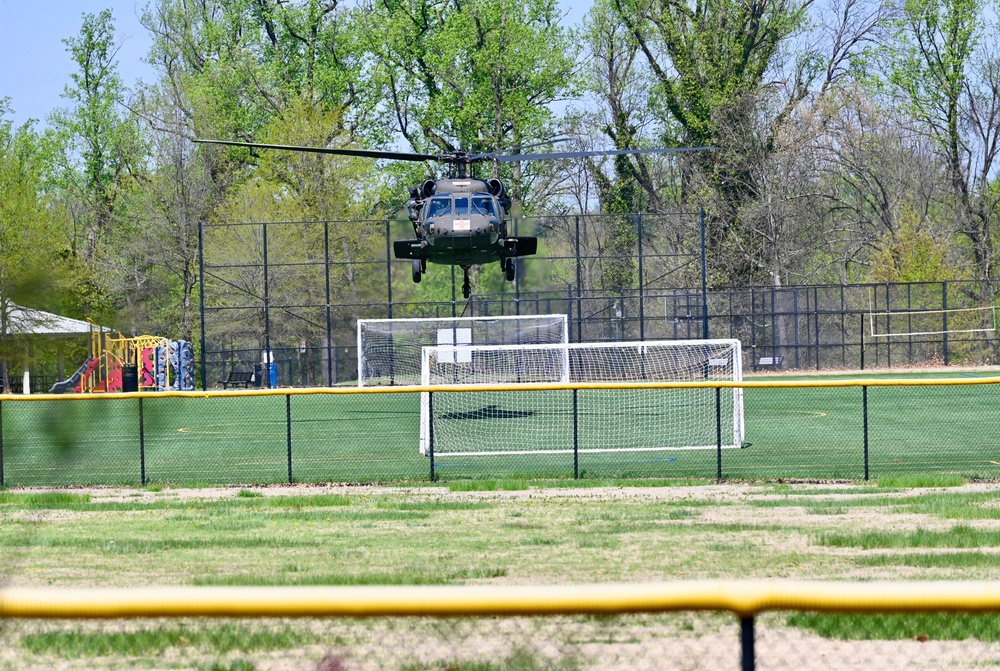 Shaping Future Military Physicians: D.C. Army National Guard Aviation Conducts MEDEVAC Training with Uniformed Services University