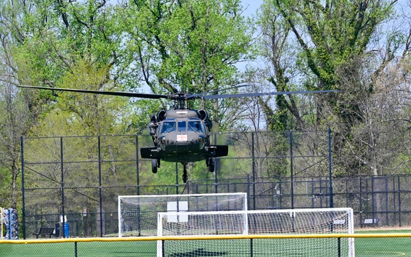 Shaping Future Military Physicians: D.C. Army National Guard Aviation Conducts MEDEVAC Training with Uniformed Services University