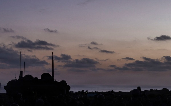 13th MEU Marines Participate in ACV Integration Training