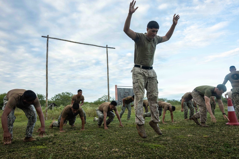 22nd MEU (SOC) | U.S. Marines Conduct Conditioning with Ecuadorian Marines
