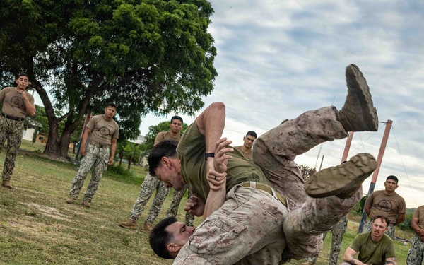 22nd MEU (SOC) | U.S. Marines Conduct Conditioning with Ecuadorian Marines