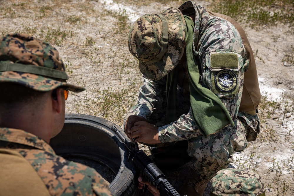 22nd MEU (SOC) | U.S. Marines Conduct Zero Range with Ecuadorian Marines