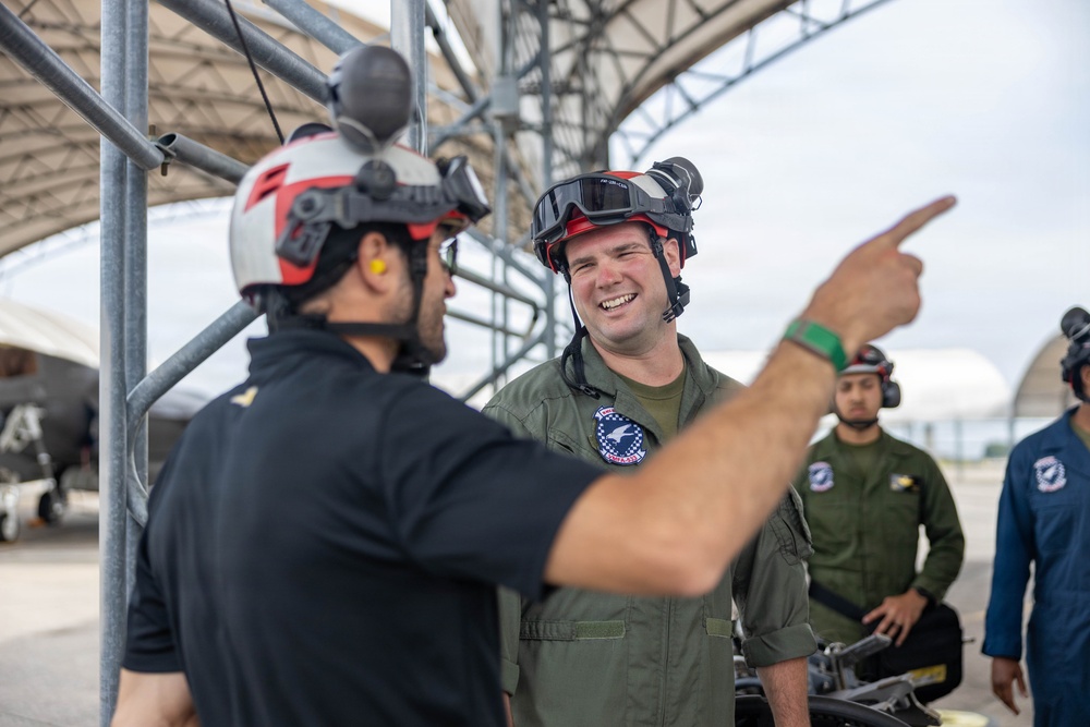 Chase Elliot visits MCAS Beaufort
