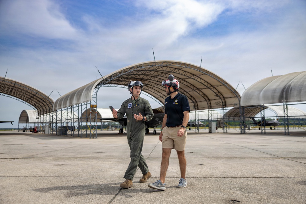 Chase Elliot visits MCAS Beaufort