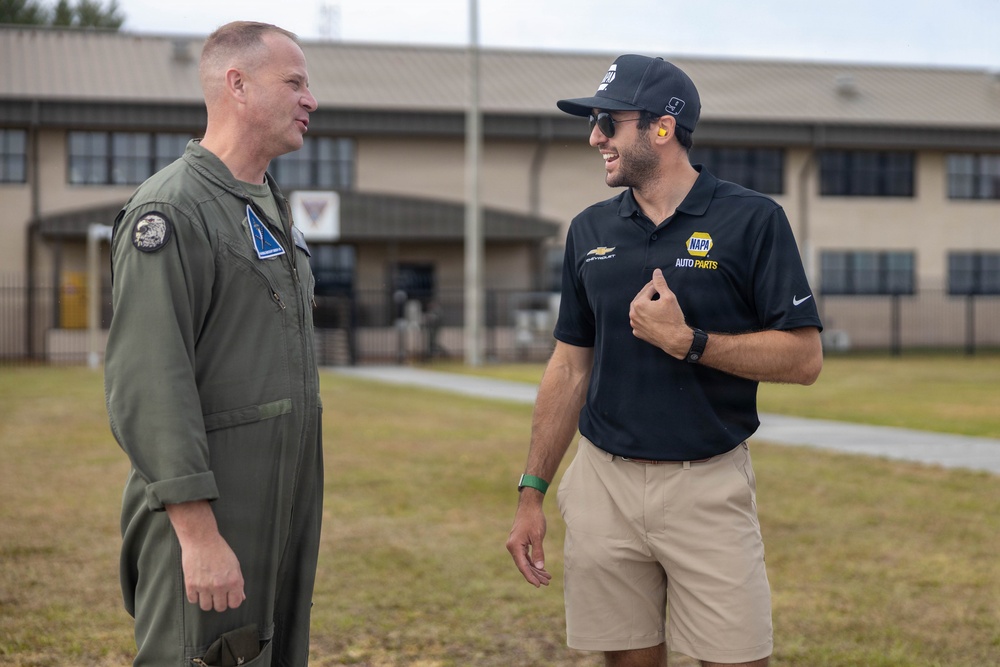 Chase Elliot visits MCAS Beaufort