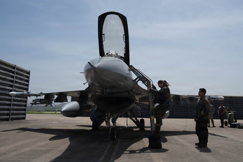 Wolf takes to the skies during FF 26-1