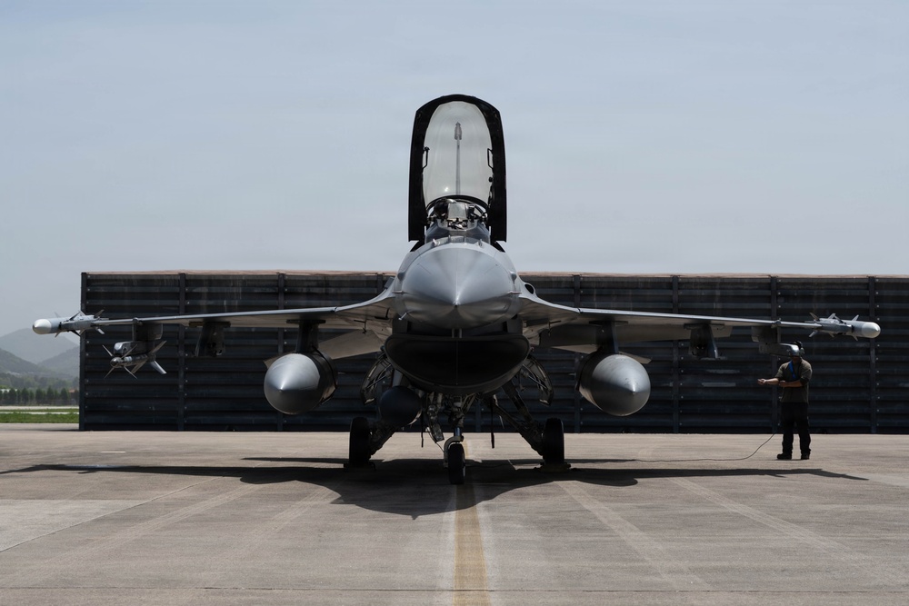 Wolf takes to the skies during FF 26-1