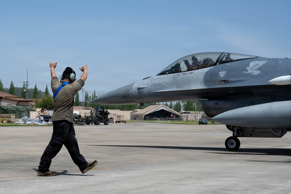 Wolf takes to the skies during FF 26-1