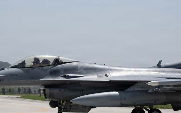 Wolf takes to the skies during FF 26-1