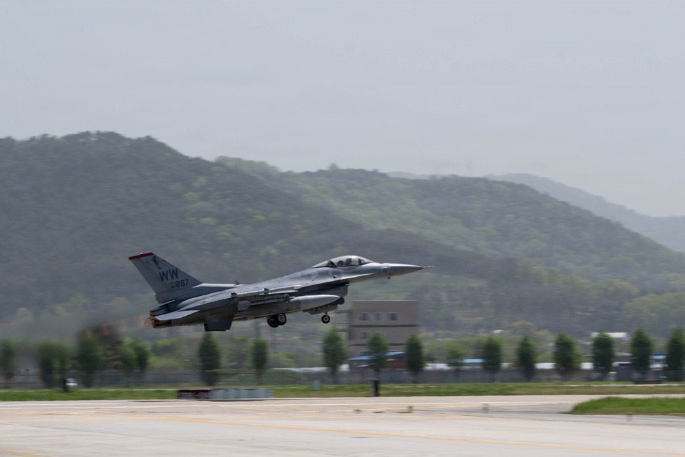 Wolf takes to the skies during FF 26-1