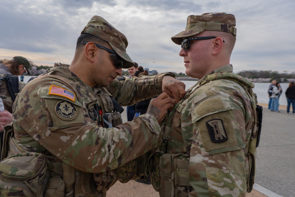 Joint Task Force Magnolia Soldiers support the D.C. Safe &amp; Beautiful mission at the Jefferson Memorial