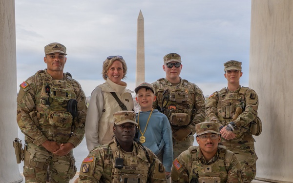 Joint Task Force Magnolia Soldiers support the D.C. Safe &amp; Beautiful mission at the Jefferson Memorial