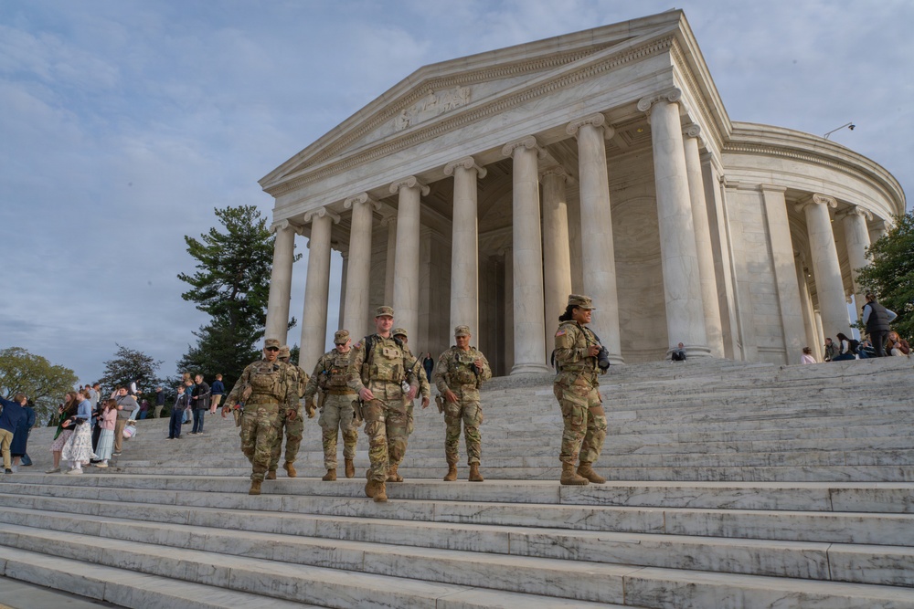 Joint Task Force Magnolia Soldiers support the D.C. Safe &amp; Beautiful mission at the Jefferson Memorial