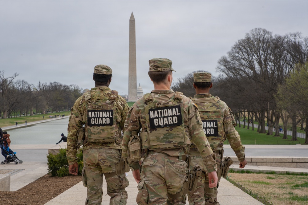 Mississippi National Guardsmen support an Honor Flight at the World War II Memorial