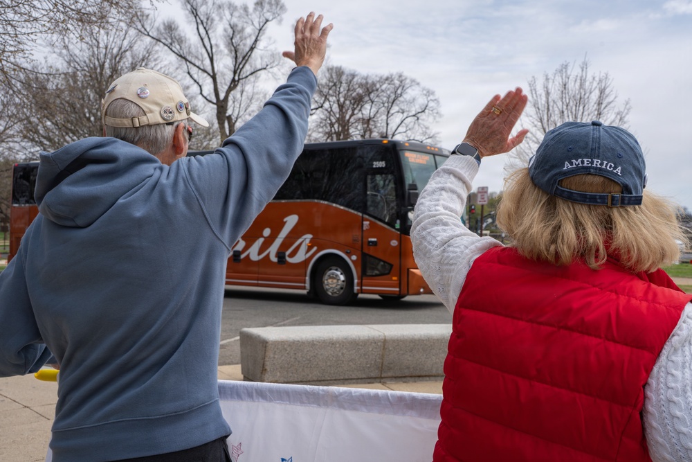 Mississippi National Guardsmen support an Honor Flight at the World War II Memorial