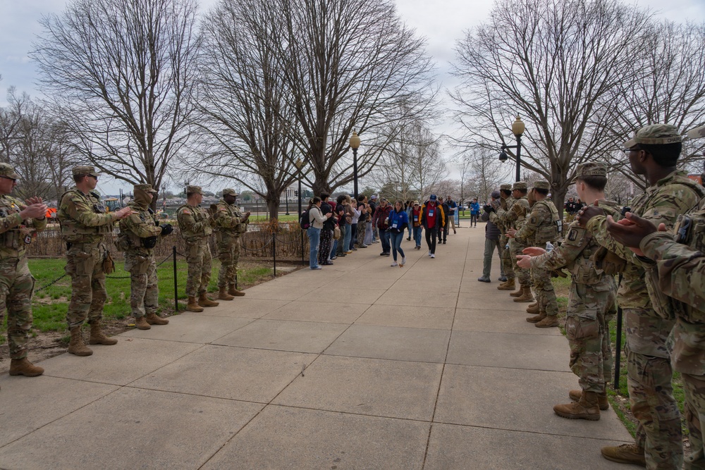 Mississippi National Guardsmen support an Honor Flight at the World War II Memorial