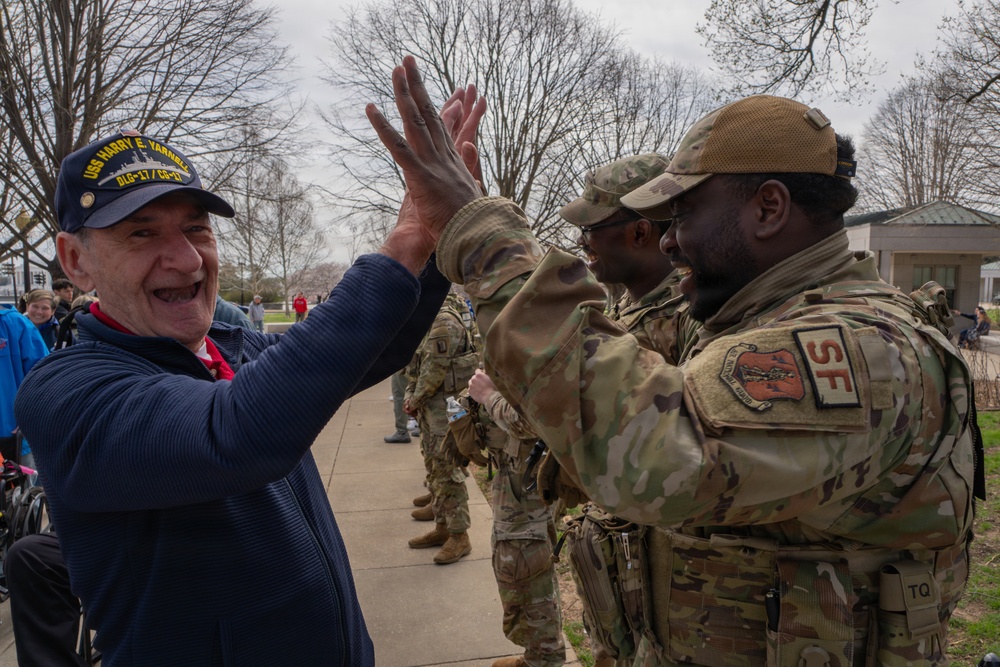 Mississippi National Guardsmen support an Honor Flight at the World War II Memorial